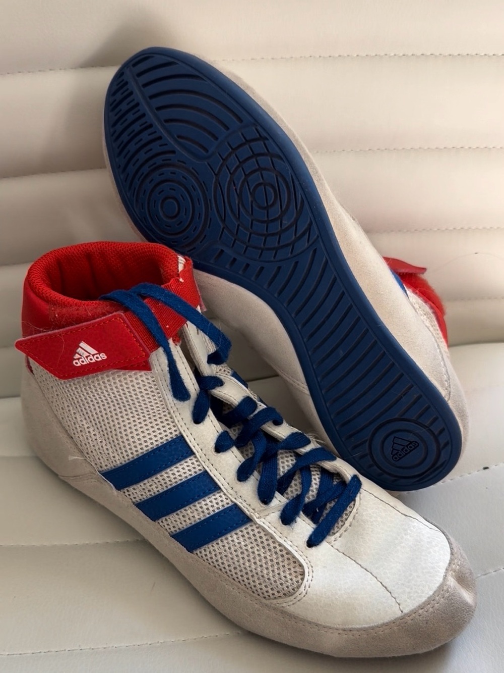 Adidas Men’s Wrestling Sneakers with Blue Stripes and Red Collar